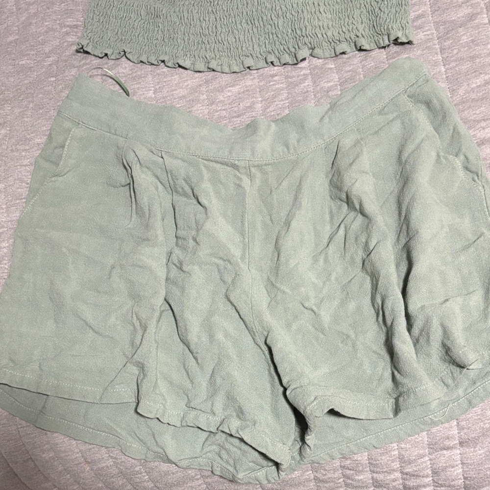 Pink Lily Sage Smocked Set - Picture 4 of 4